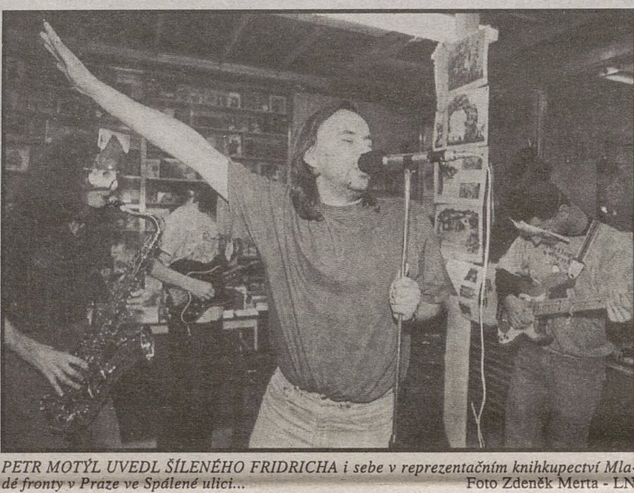 V knihkupectví MF ve Spálené ulici v Praze, 1992